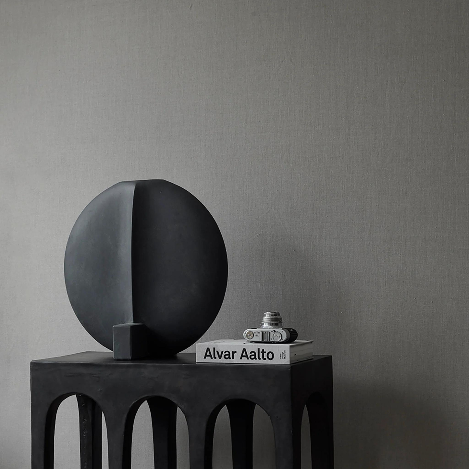 Guggenheim, Big, Black | Vase (Warehouse Sale)