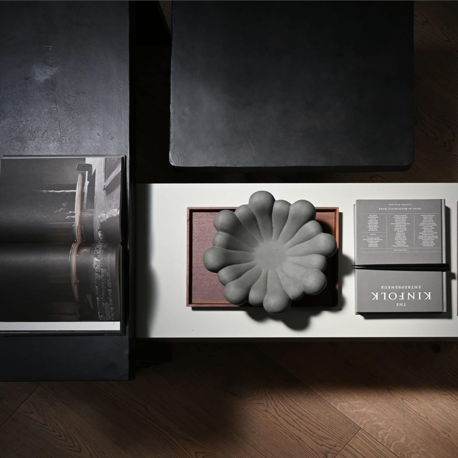 Bloom Tray, Medio, Dark Grey (Warehouse Sale)