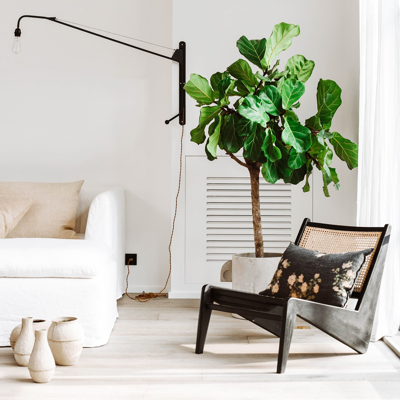 Kangaroo Chair - Charcoal Black (Warehouse Sale)