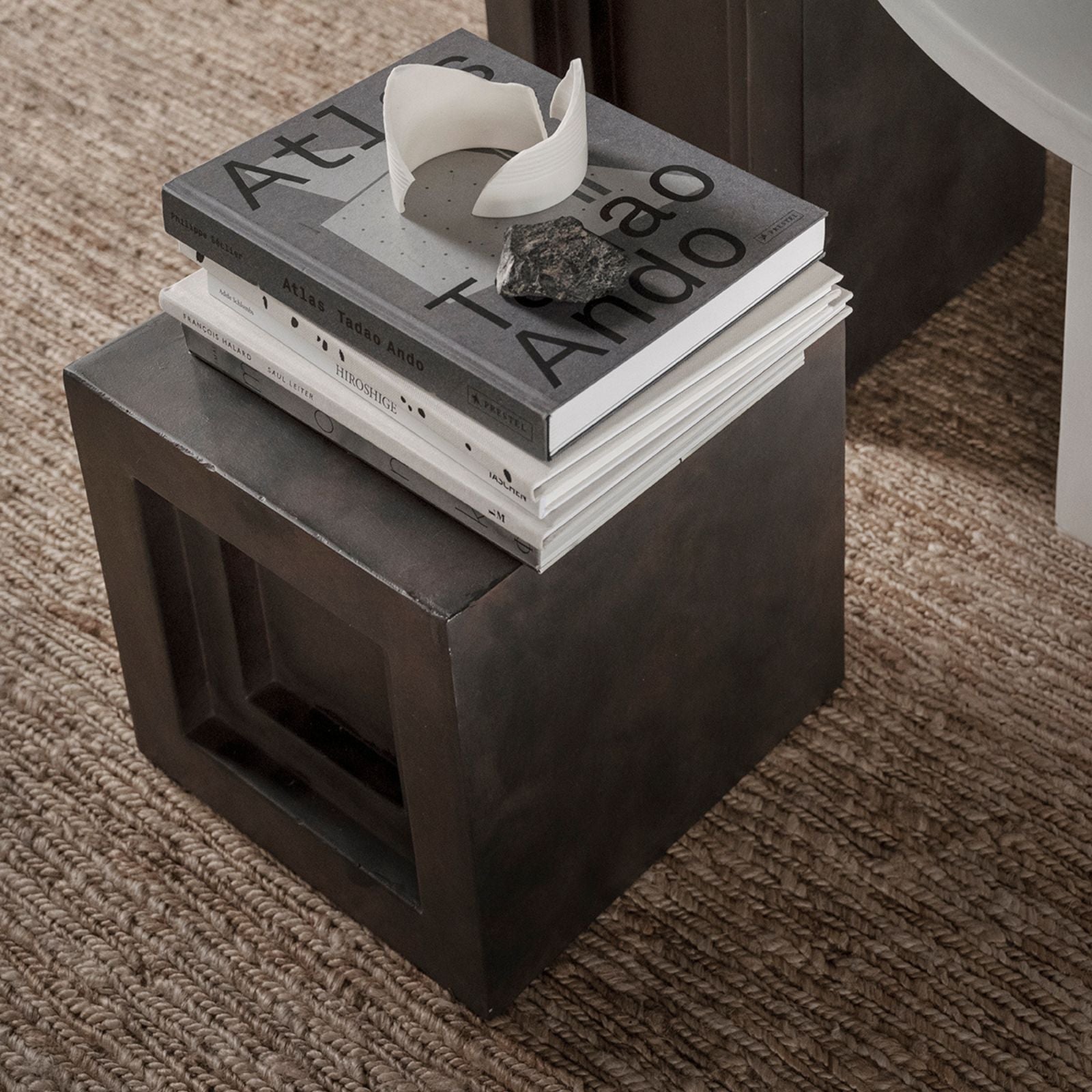 Podium | Side table coffee