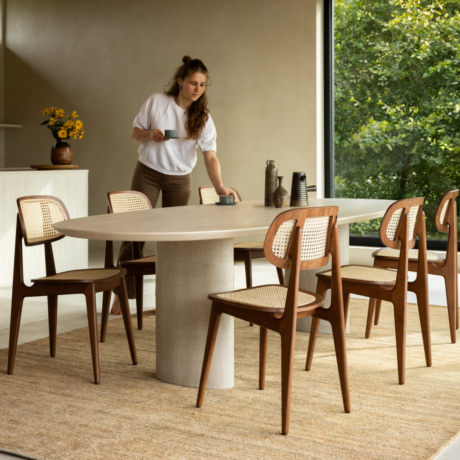 Ari Ellipse Dining Table 