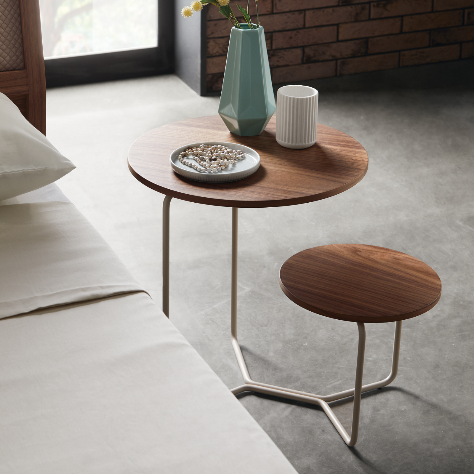 MOBENIA Loft Side Table Tokyp Top and White Legs