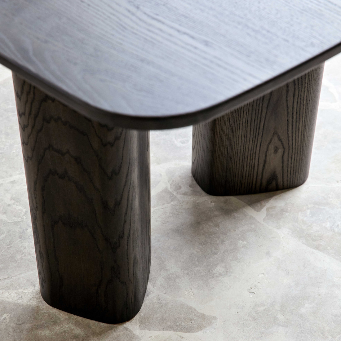 More Moebel Oso Dining Table 