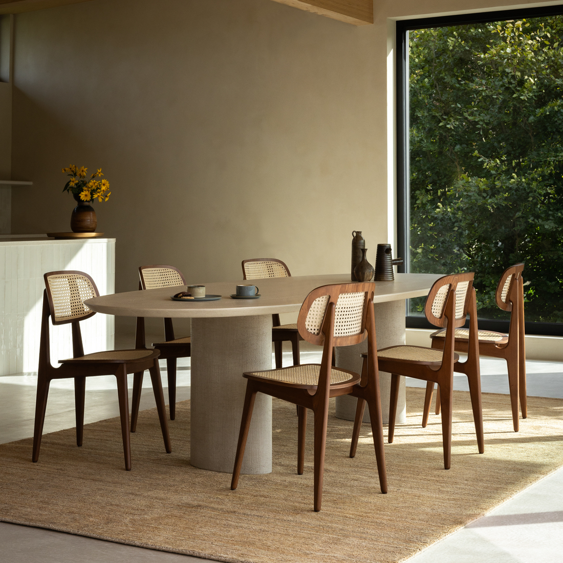 Ari Ellipse Dining Table 