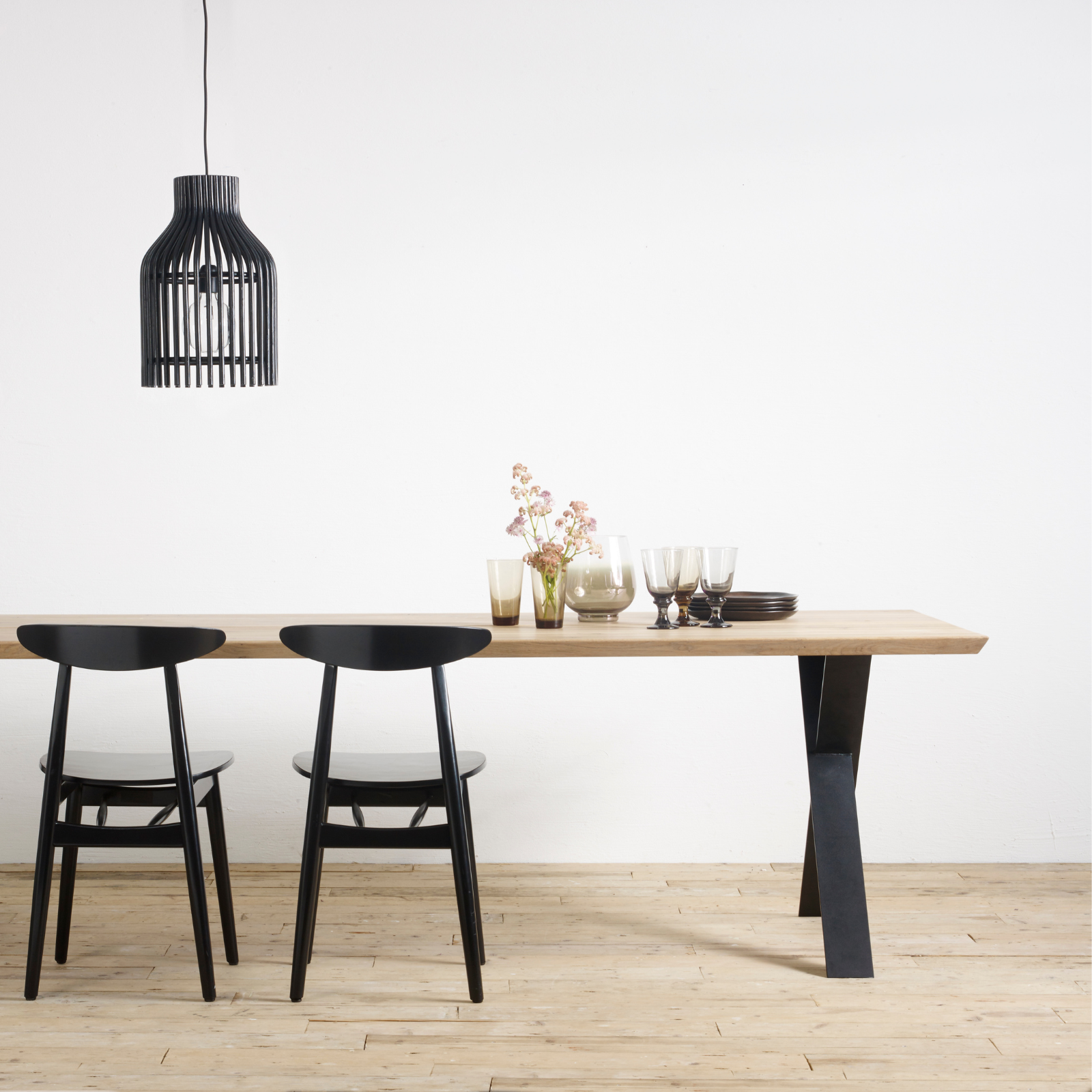 VS Albert Dining Table X base 