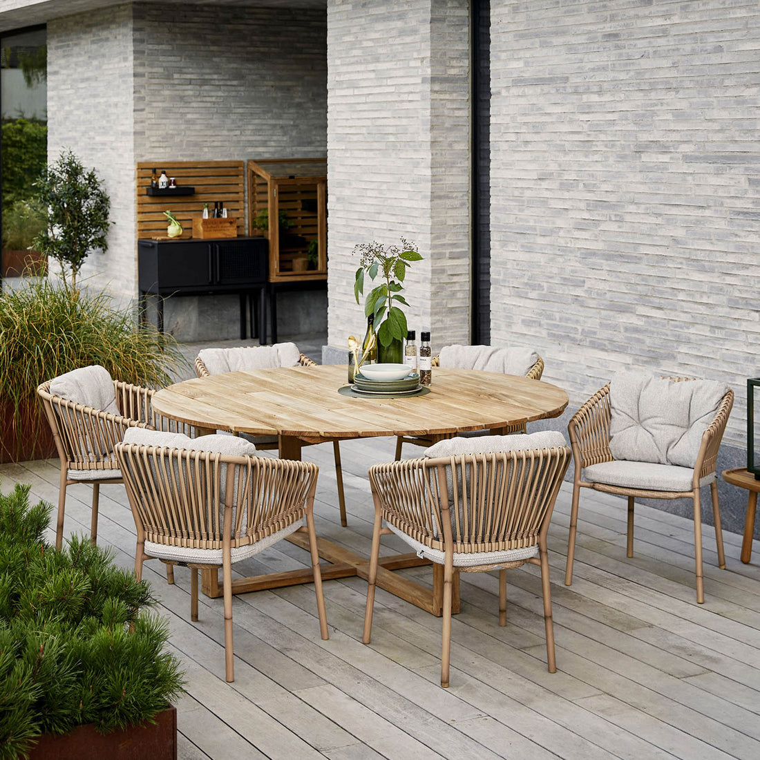 Endless Round | Outdoor Dining Table